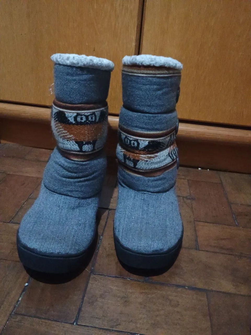 Bota de inverno cinza  - Foto 5