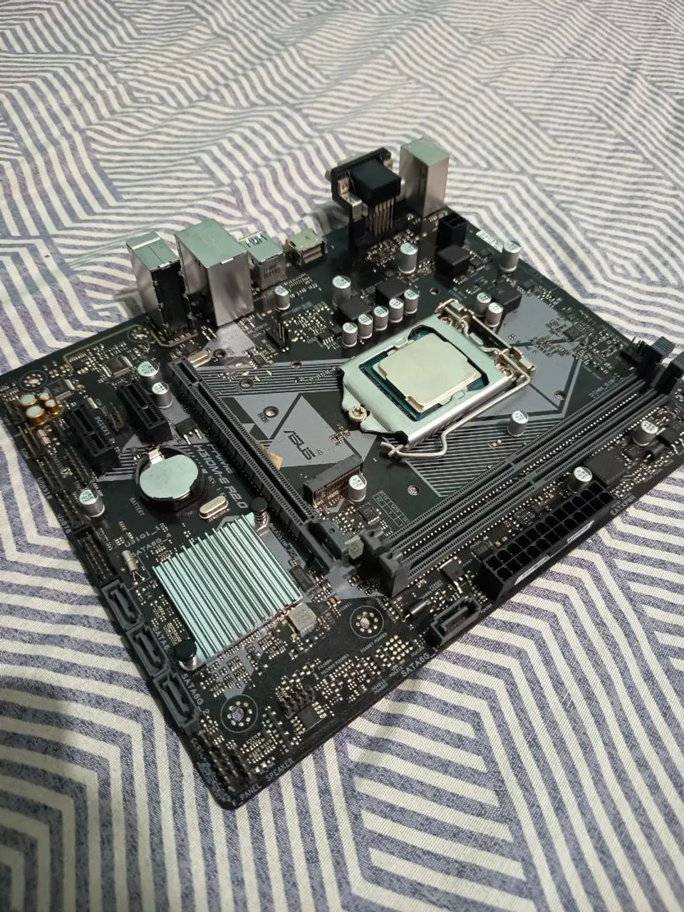 Placa-mãe (ASUS PRIME H310M-E R2.0) e Processador (Intel Core i3-9100F)