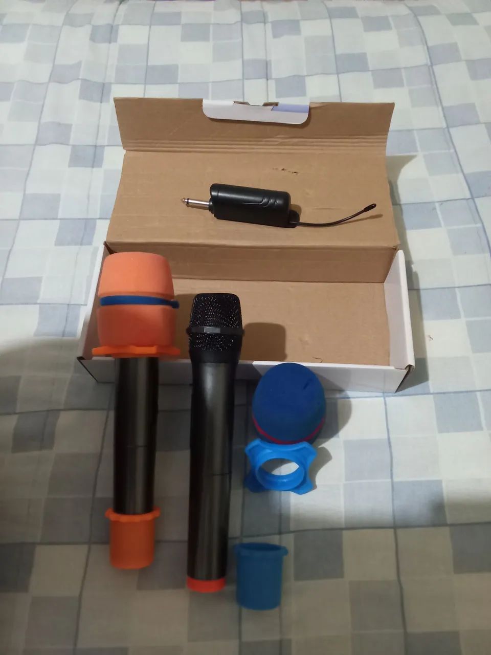 Vendo Caixa de som e par de microfone sem fio !  - Foto 5