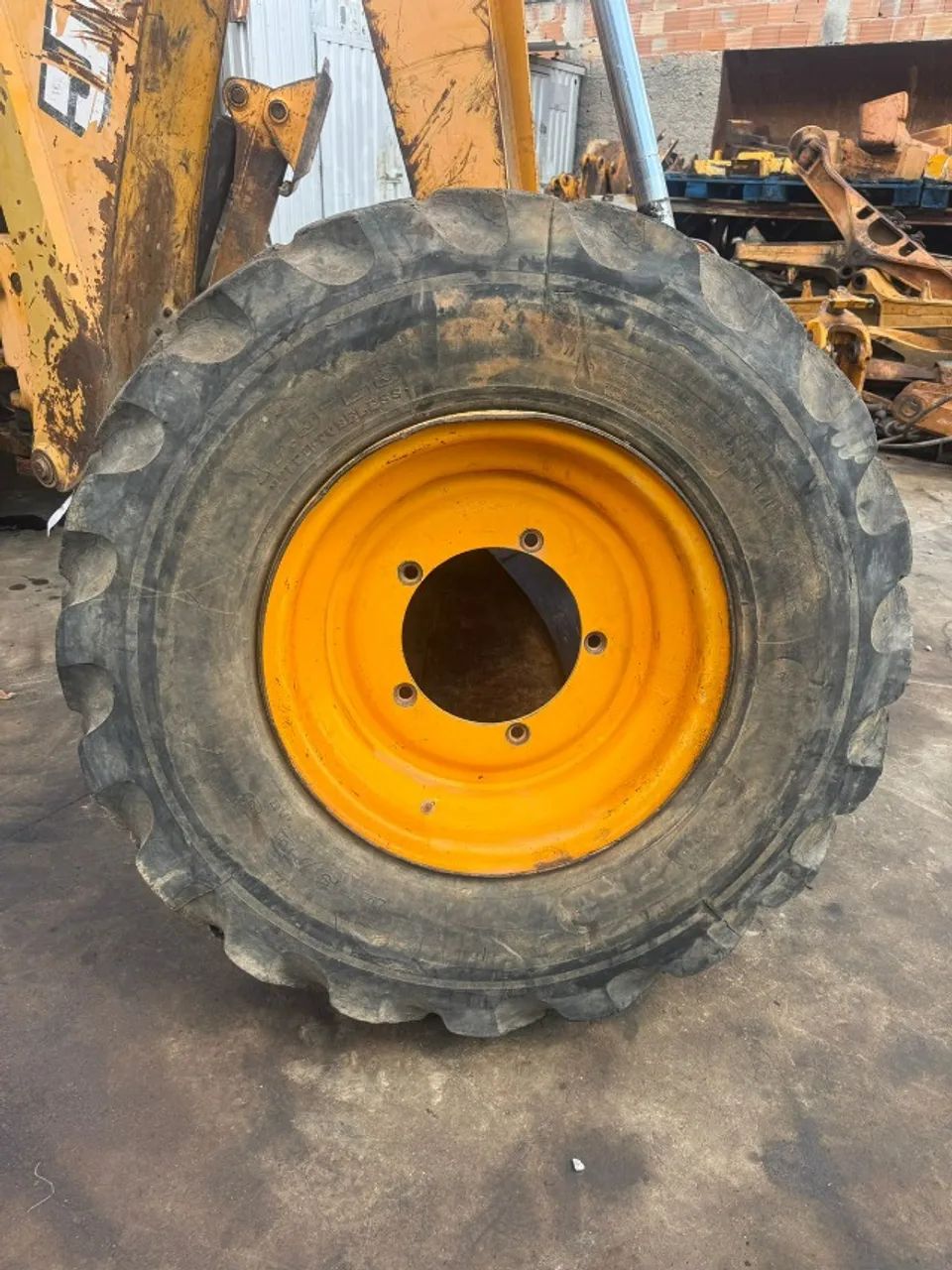 Estepe roda Traseira 17,5 x 25 JCB 3C 3CX 4CX p/n 126/02769 1