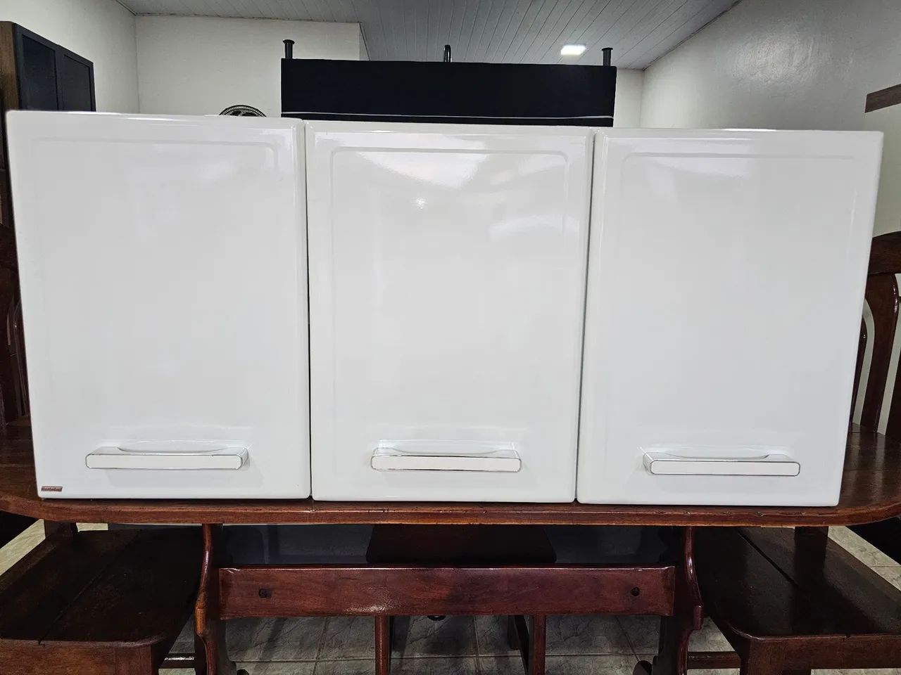 Armário aéreo de cozinha conservado 