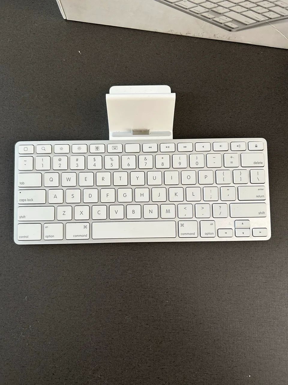 Apple teclado iPad a1359 com adaptador Lightning  - Foto 3