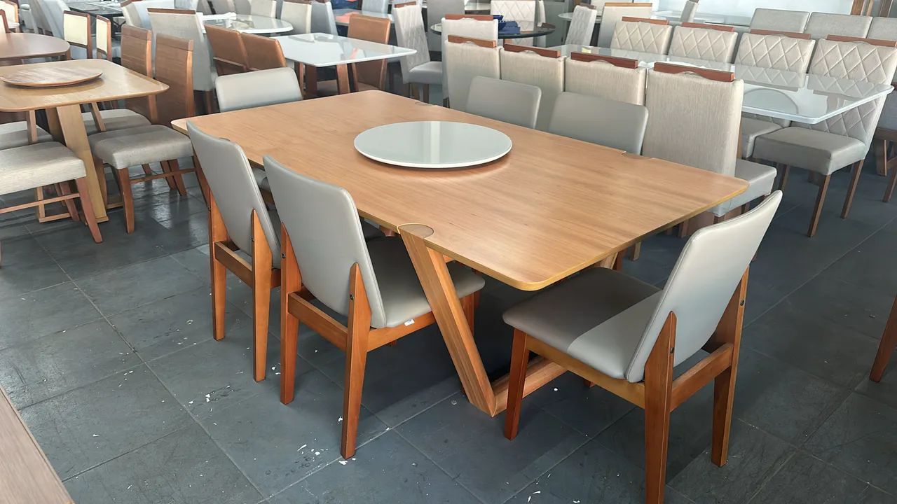 Mesa nova de madeira maciça 