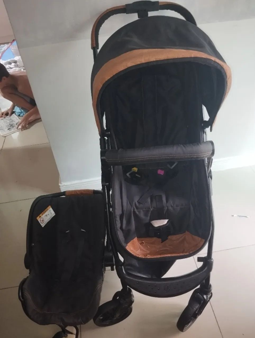 Carrinho de bebê com bebê conforto  - Foto 4