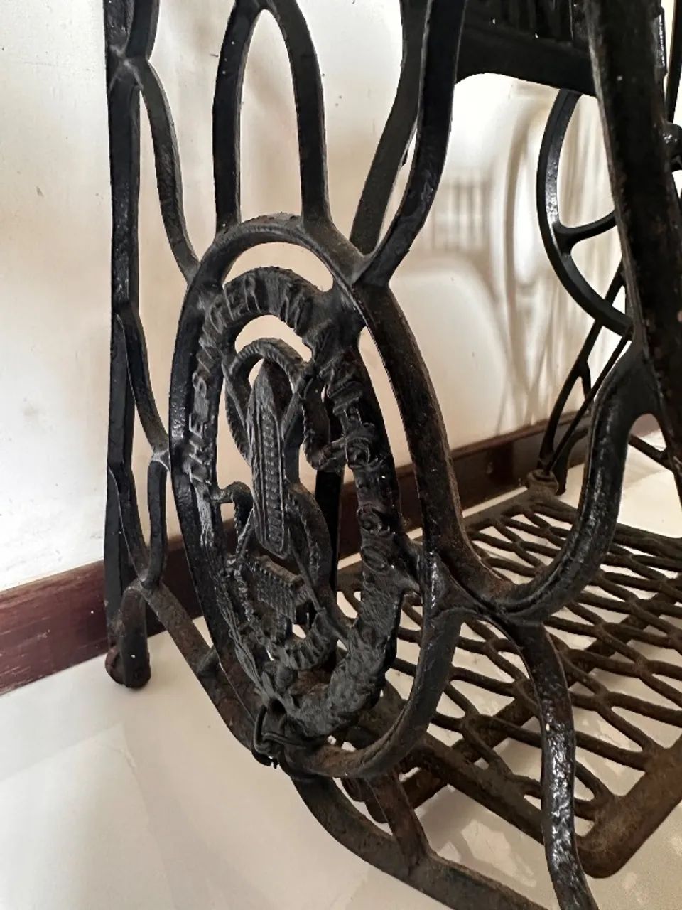 Pé de Máquina de Costura Antiga - Foto 6