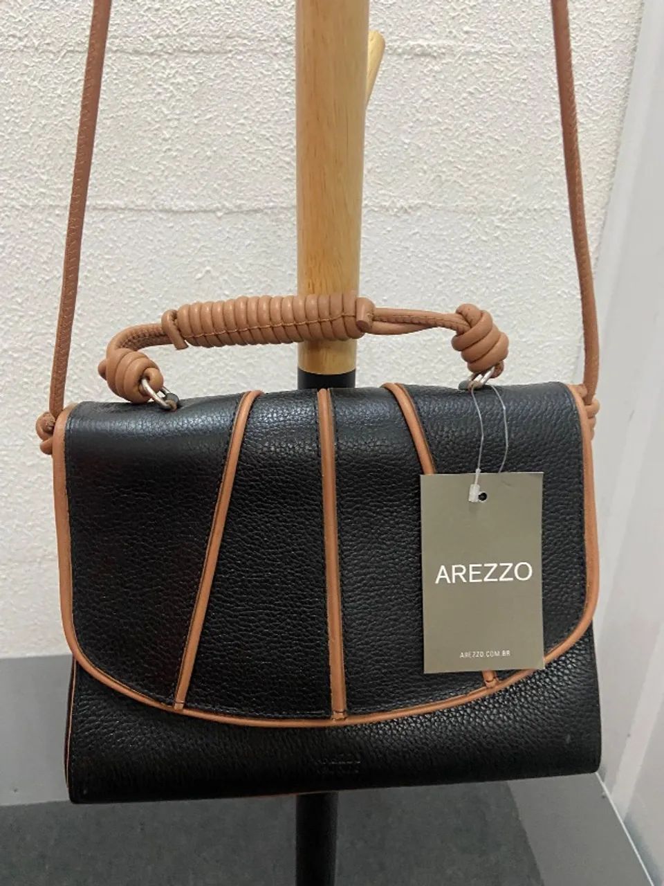 LINDA BOLSA EM COURO DA AREZZO NOVA COM ETIQUETA 