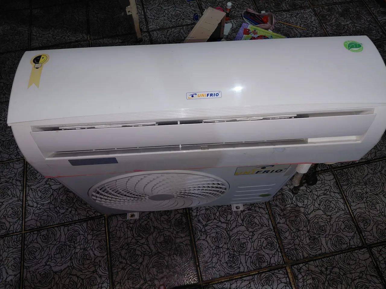 Vendo dois ar condicionado um de caixa e um split  - Foto 5