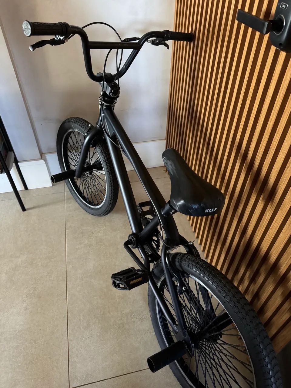 Bicicleta modelo BMX aro 20 estilo freestyle - Foto 5