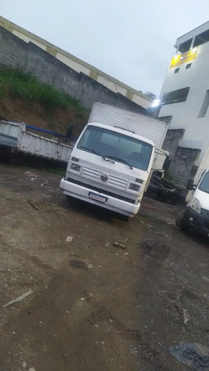 Fretes, mudanças e transportes.