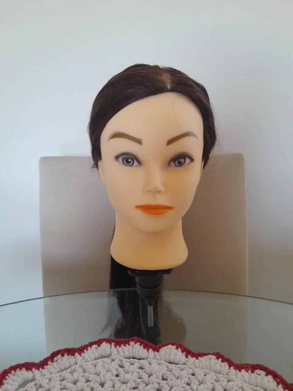 Cabeça de boneca para treino com cabelo e suporte de mesa