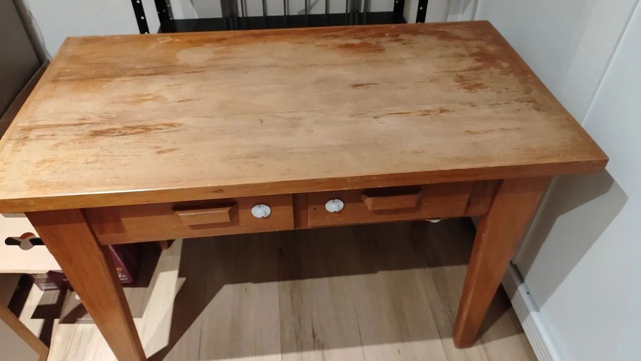 Mesa em madeira duas gavetas 