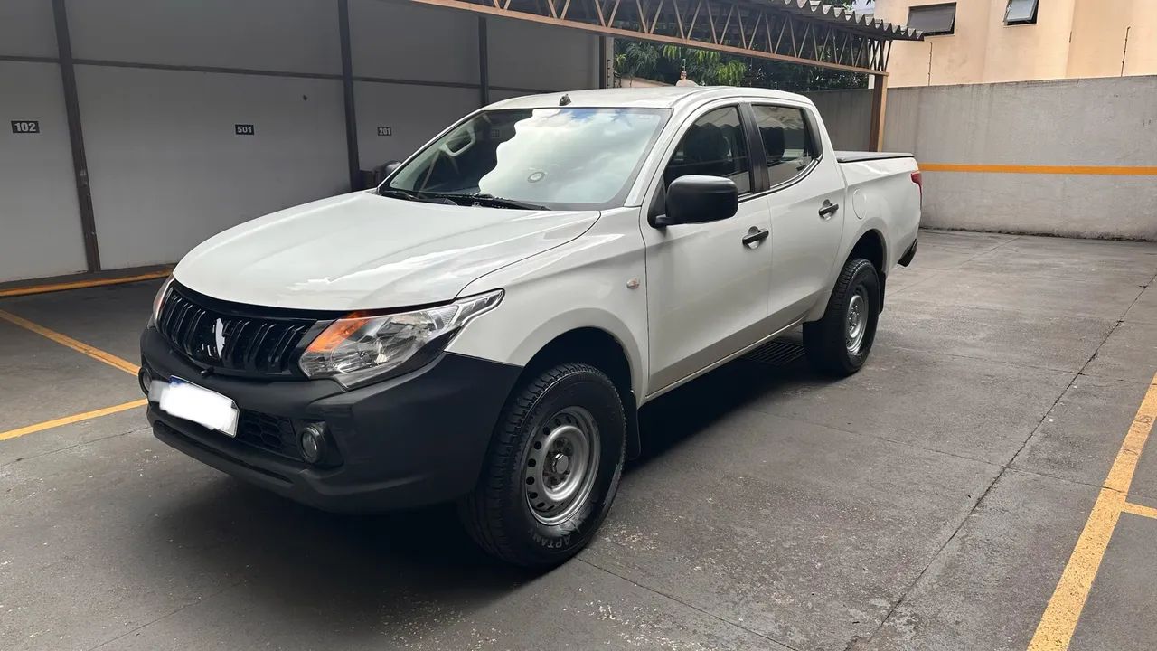 Mitsubishi L200 TRI. OUTD. GLX 2.4 CD 4X4 DIE. MEC. 2022