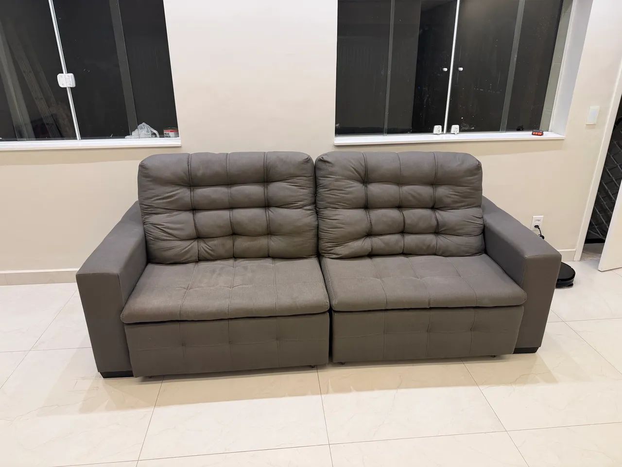 Sofá retrátil com 2,40 e tecido acqua block - Foto 2