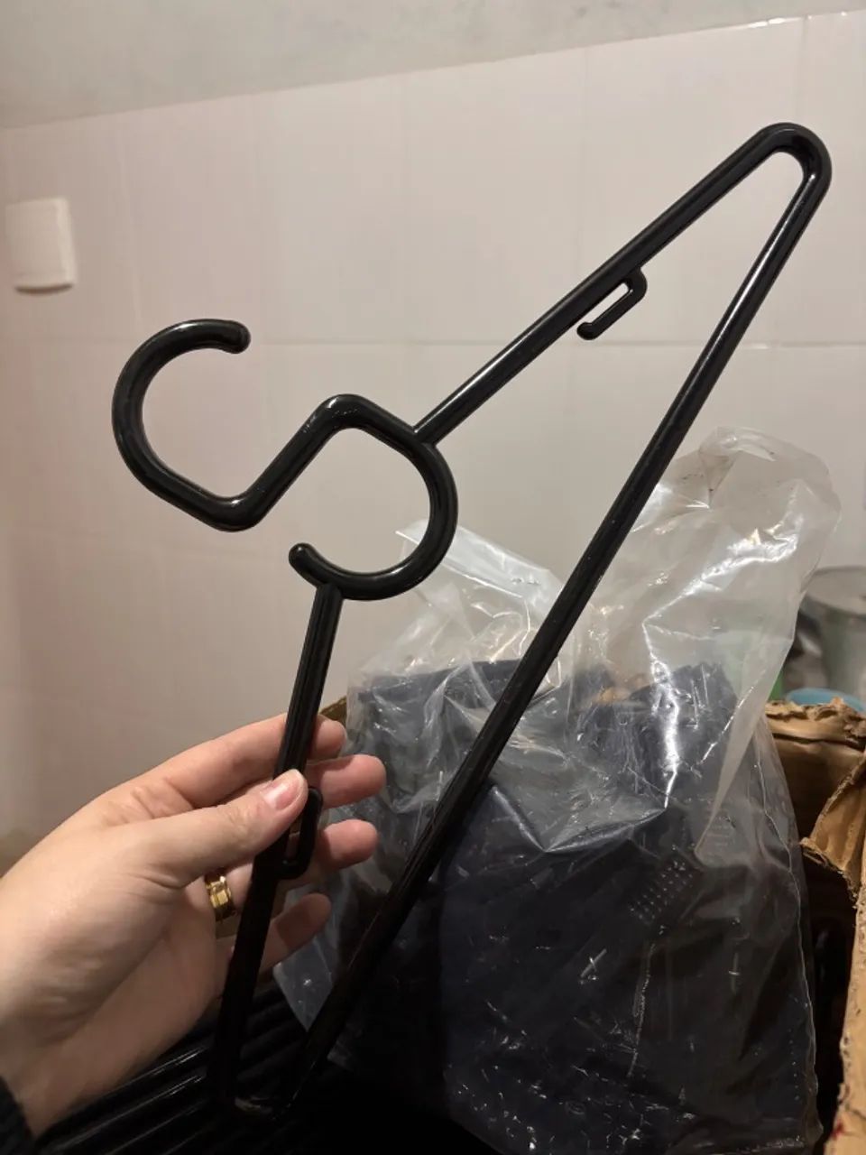 Cabides com presilhas 