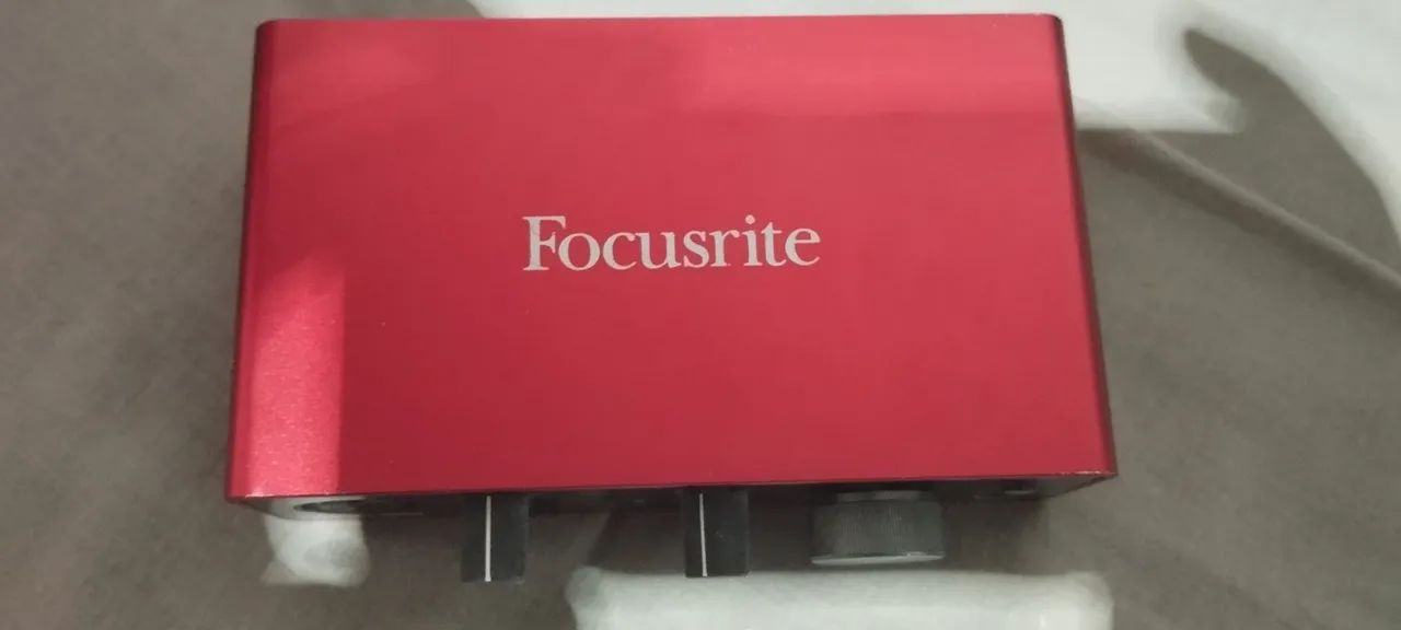 Interface de áudio focusrite scarlett solo 3rd gen (terceira geração)