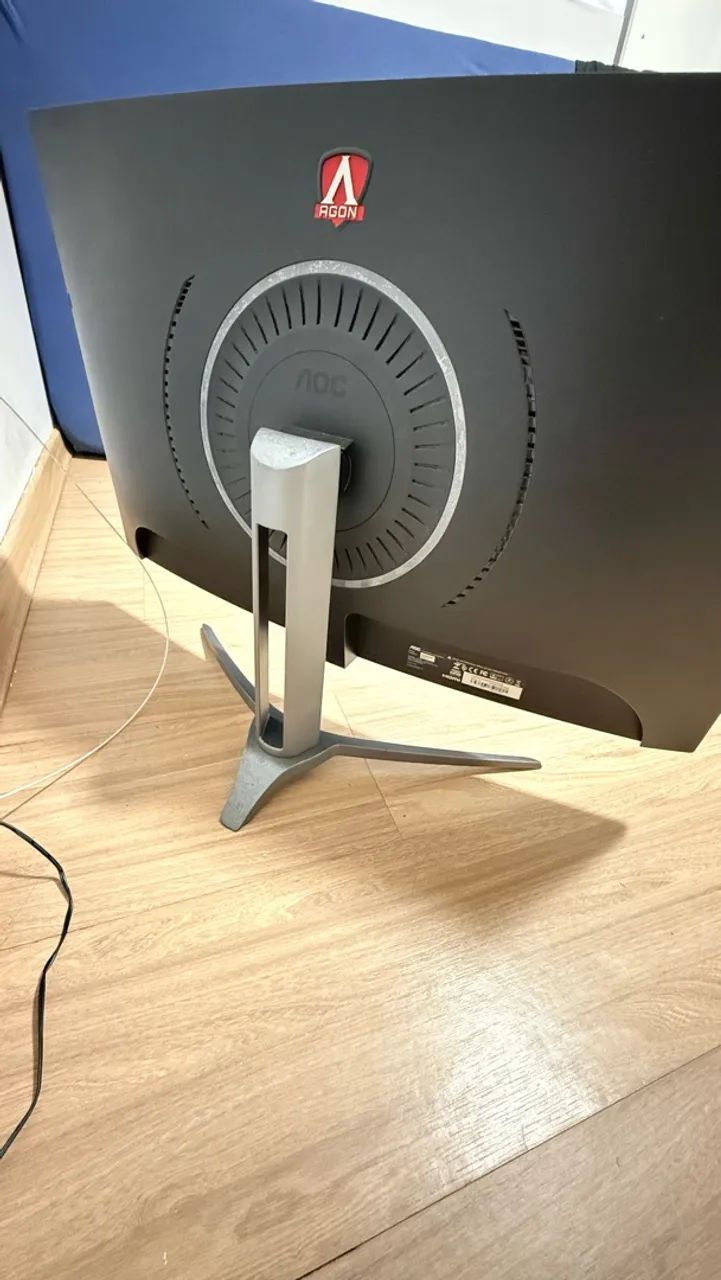 Monitor Gamer Curvo AOC Agon 31.5" - Foto 4