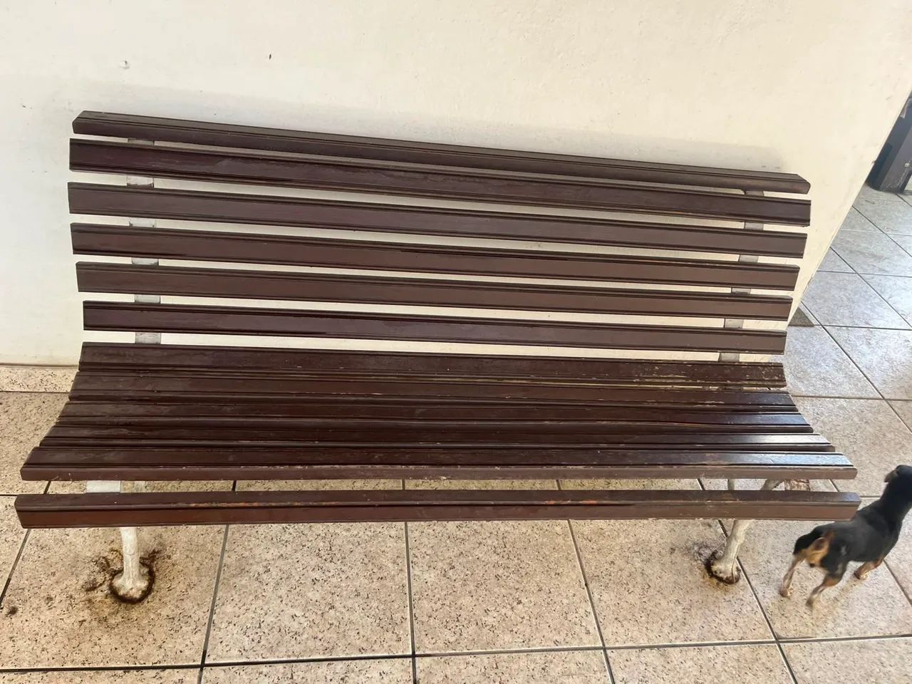 2 CAMAS COM COLCHÕES,  BANCO RÚSTICO E BICICLETA . PRA SAIR RÁPIDO  VERDADEIRO DESAPEGO 