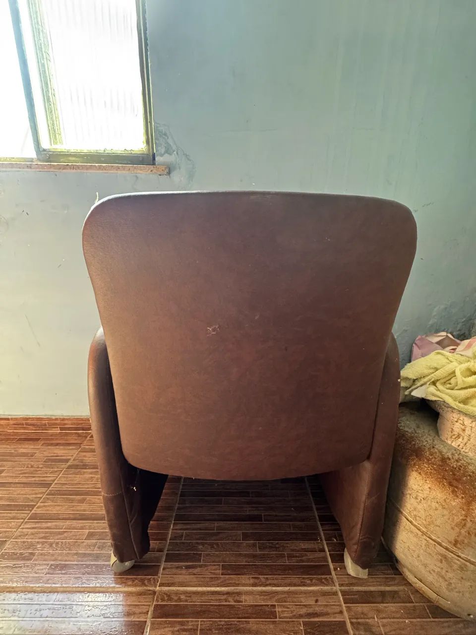 Vendo poltrona de couro 