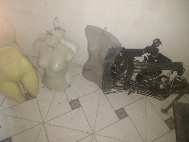 Cabides para loja