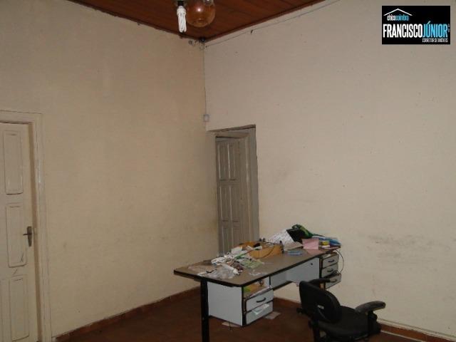 Casa no Setor Coimbra, 4 quartos, nascente e com ótima localização comercial e residencial - Foto 4