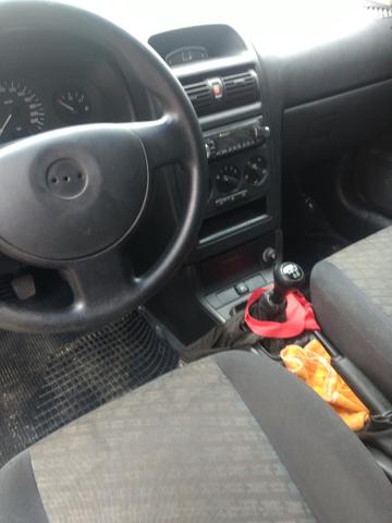 Vendo astra ano 2000,1.8 GL completo - Foto 2