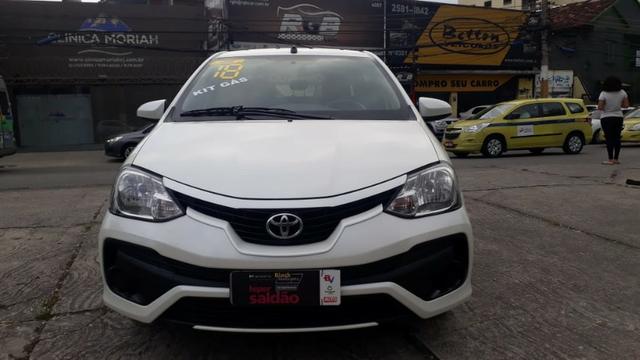 Toyota Etios sedan 2018 automático com kit gás - Foto 2