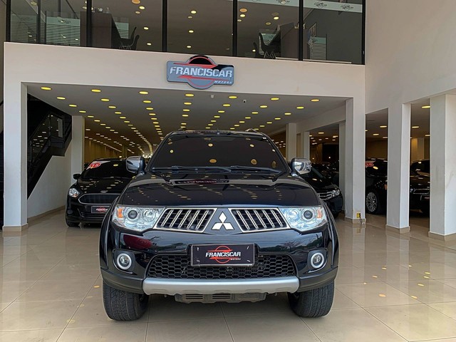 PAJERO DAKAR 2013/2013 3.5 HPE 7 LUGARES 4X4 V6 24V FLEX 4P AUTOMÁTICO