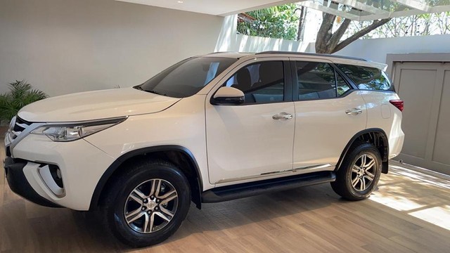 TOYOTA HILUX SW4 7 LUGARES