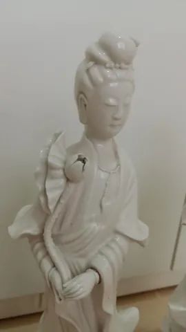 Dupla de estatuetas porcelana branca - Foto 4