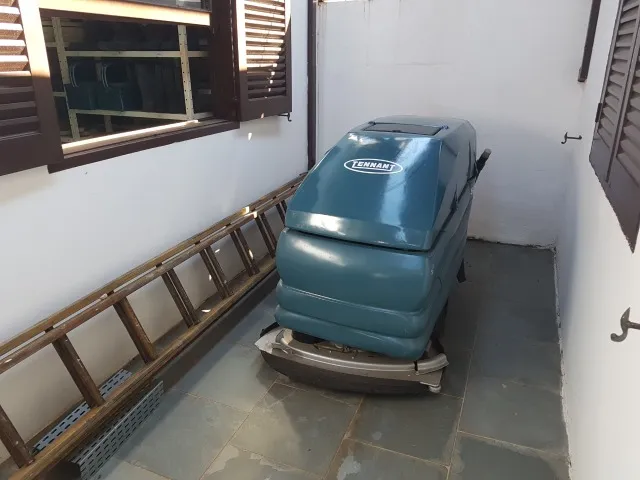 Máquina de Piso Tennant 5700