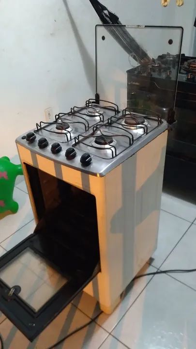 Fogão 4 Bocas com Forno nao e automático pelo fósforo ou esqueiro  - Foto 2