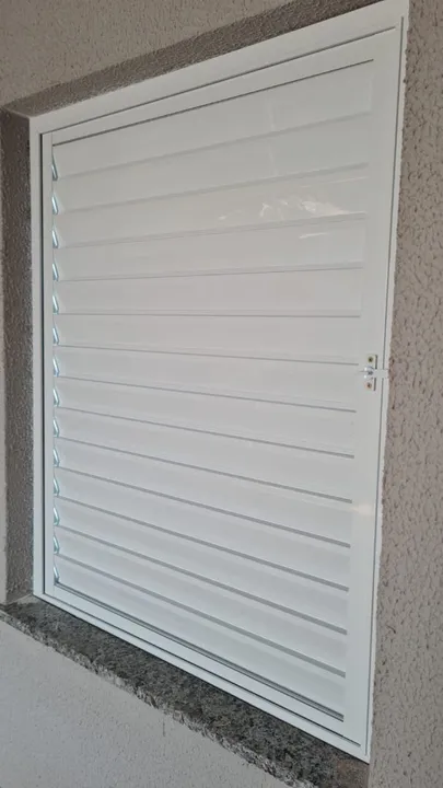 Janela e alçapão em esquadria de aluminio. Estilo para sua Casa!