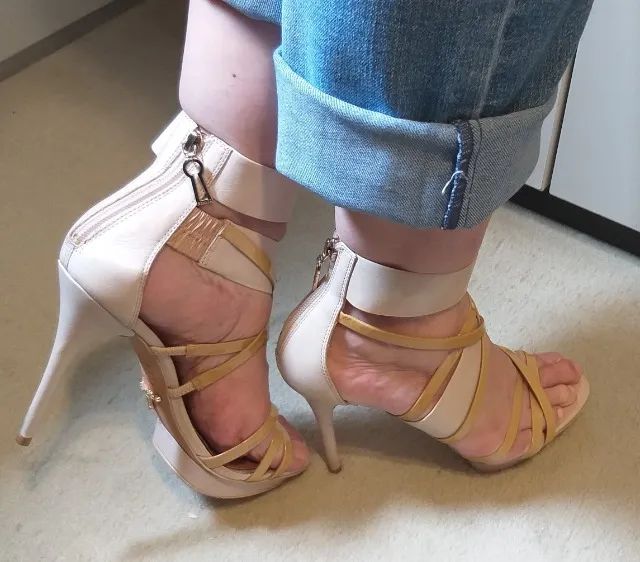 Sandália alta plataforma bege schutz nº 38 - Foto 2