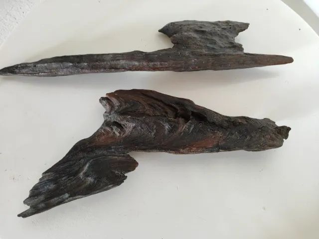 Escultura rara natural em madeira antiga submersa em leito de rio em formato de ferramenta - Foto 2