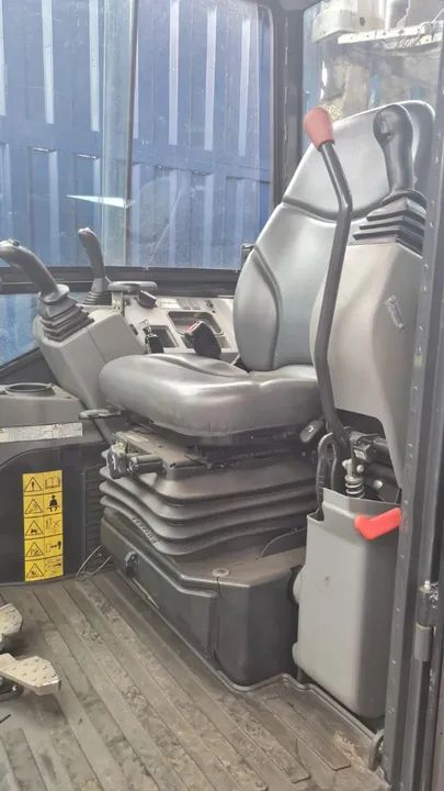 Mini Escavadeira Bobcat Mod. E26 Ano 2022 738.4h c/ ar condicionado - Foto 4