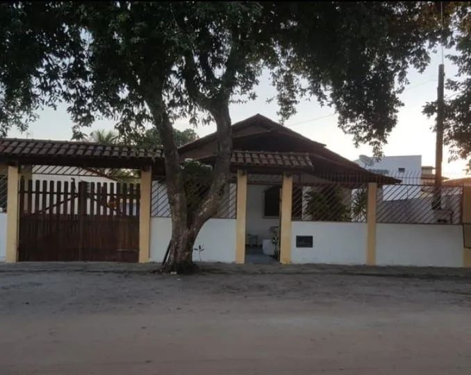 Casa 03 quartos e três banheiros 