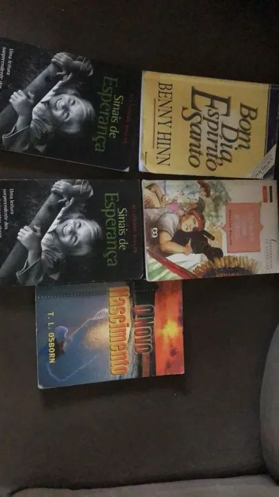 Livros religiosos e de ação! 10 reais cada um