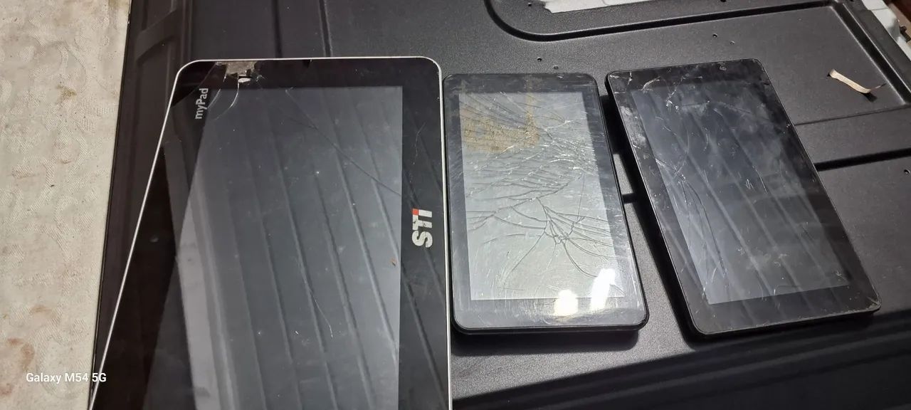 3 Tablet STI myPad com Tela Quebrada