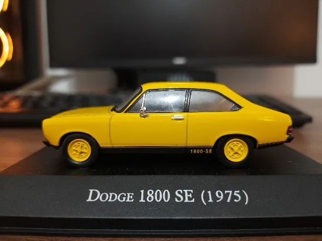 Miniatura Dodge 1800 SE (Polara) 1:43 com acrílico - Foto 3