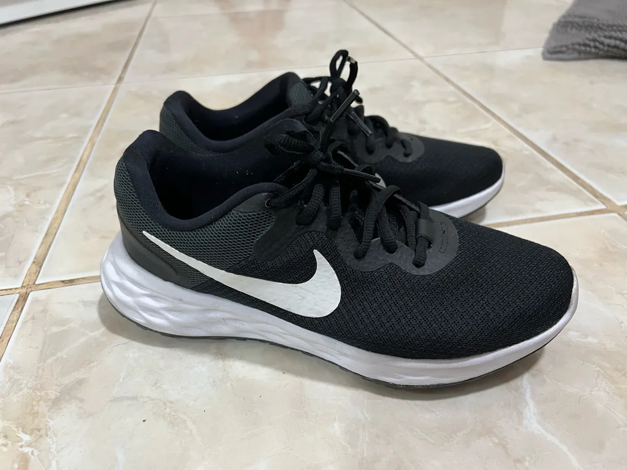 Nike Revolution 6