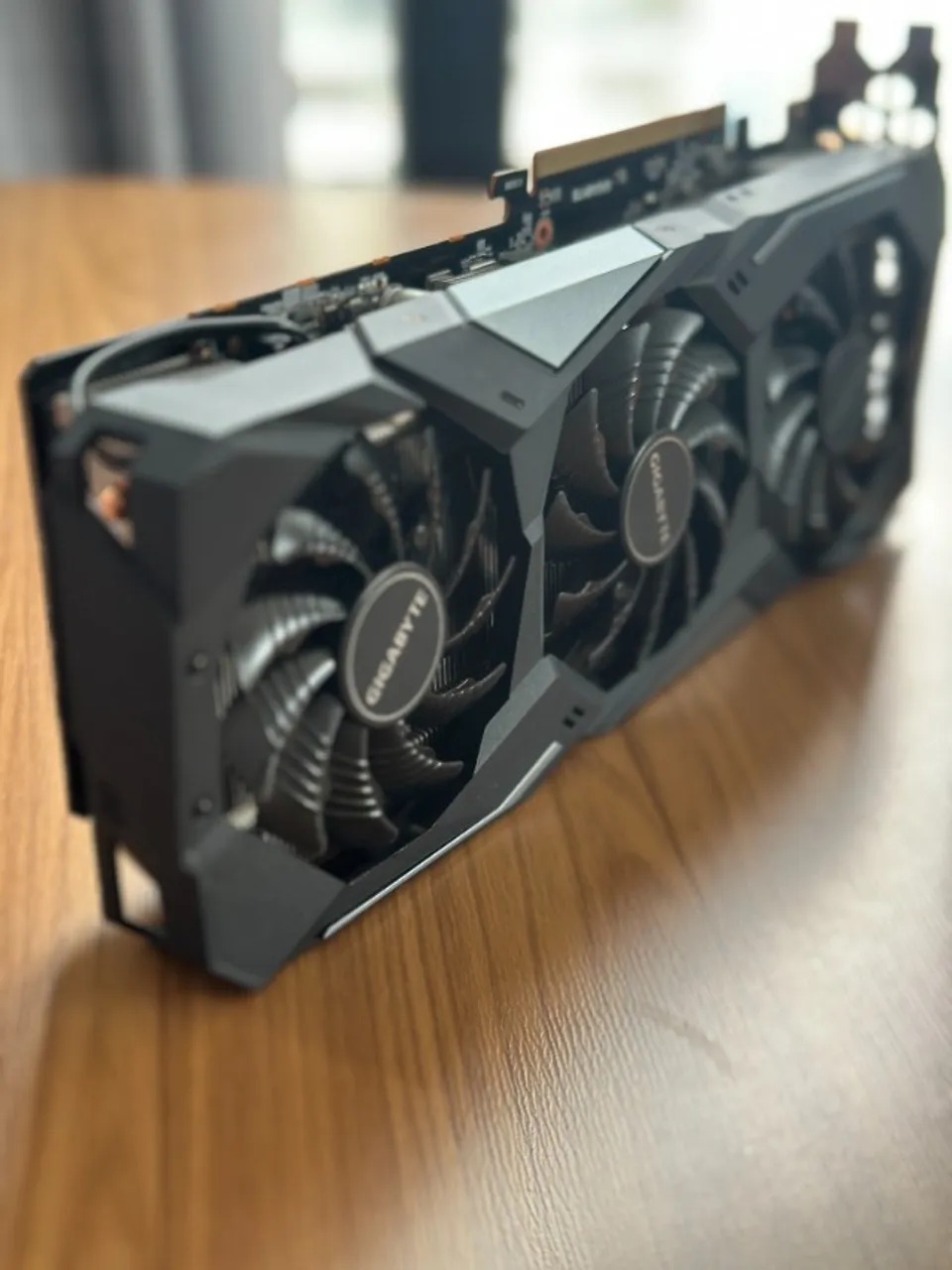 Placa de Vídeo RX 5700 XT Gigabyte Gaming OC - Impecável com suporte Deepcool
