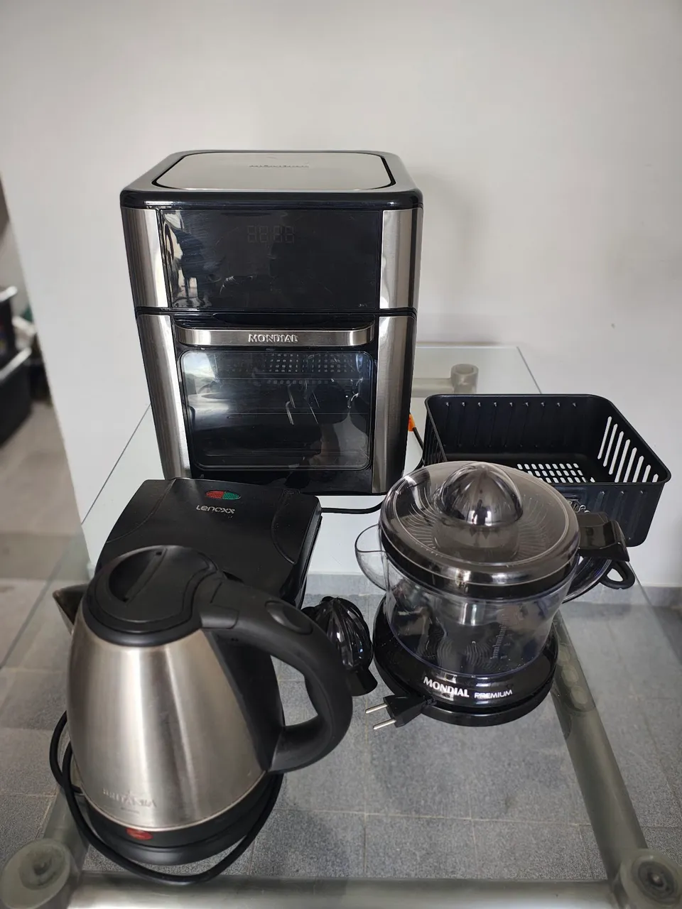 Kit Completo 220v: Air Fryer, Chaleira, Sanduicheira e Juicer!