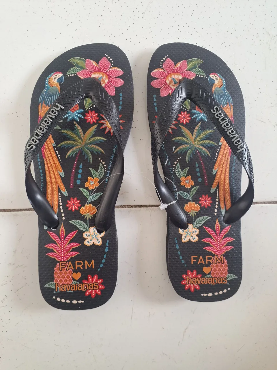 ORIGINAL! Chinelo Havaianas Farm Samba das Araras Pequeno Defeito de Fábrica