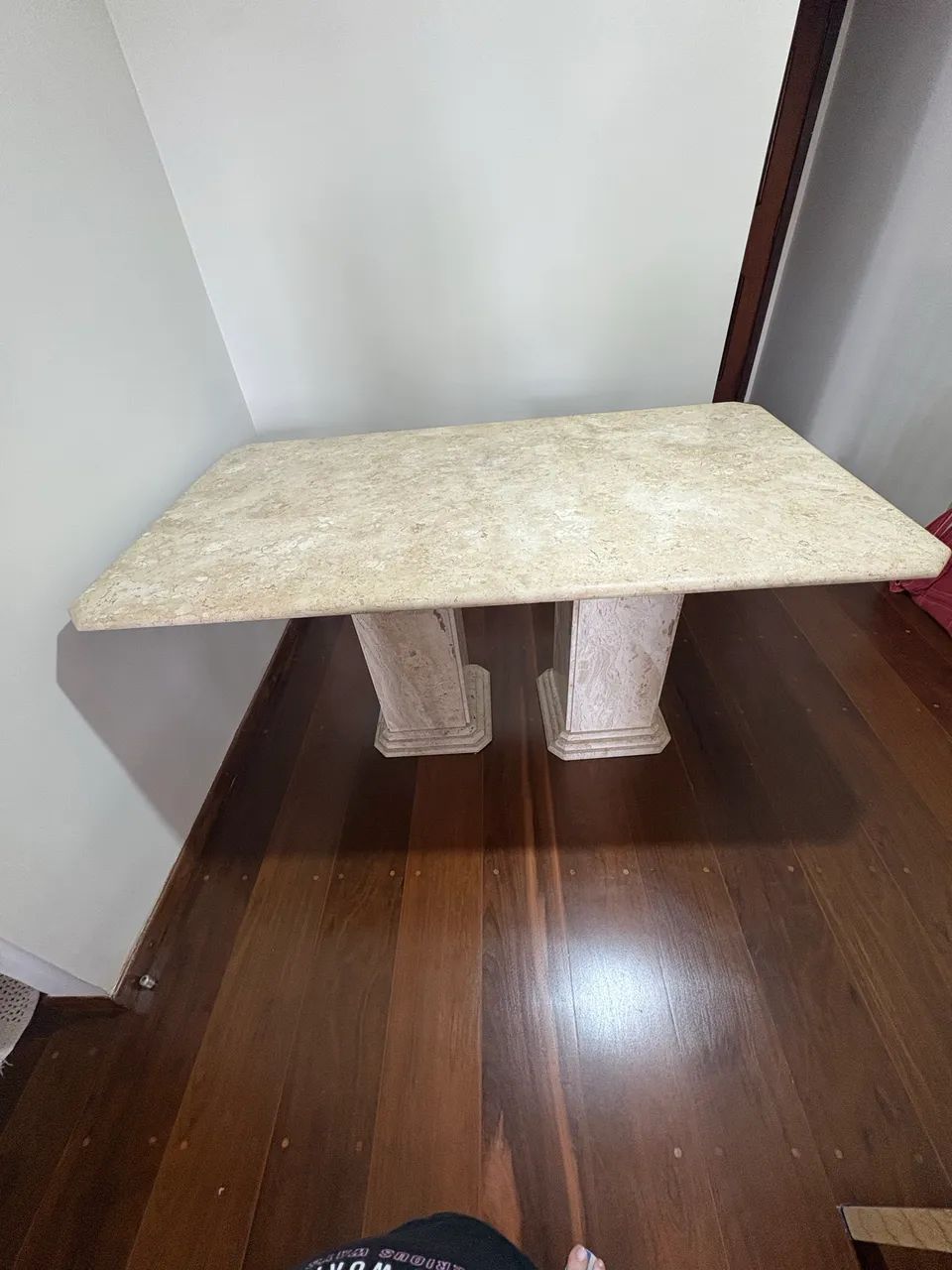 Mesa de mármore com 06 cadeiras  - Foto 3