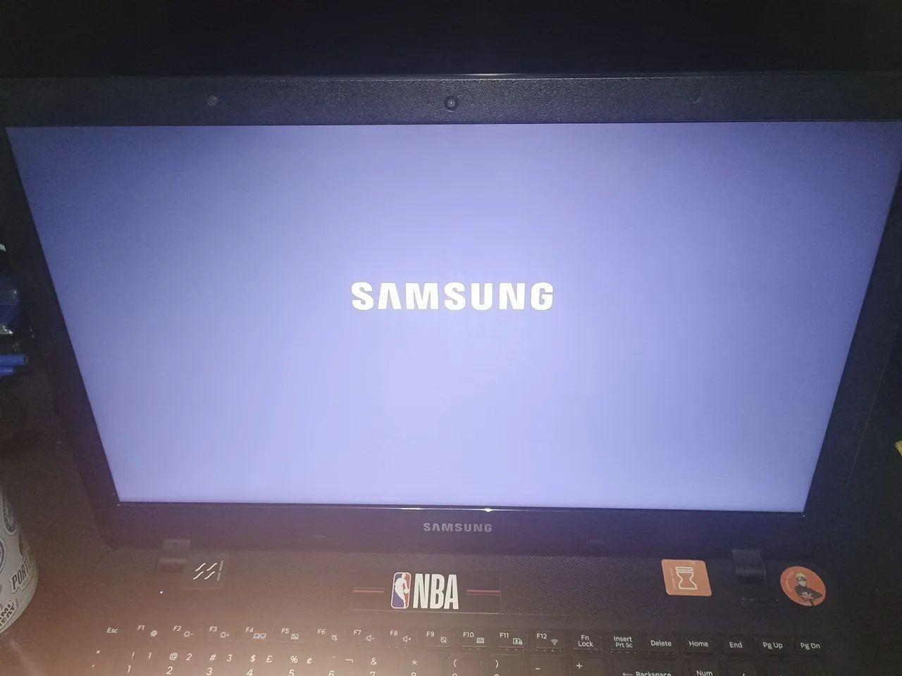 Notebook Samsung com adesivos de Naruto - Foto 3