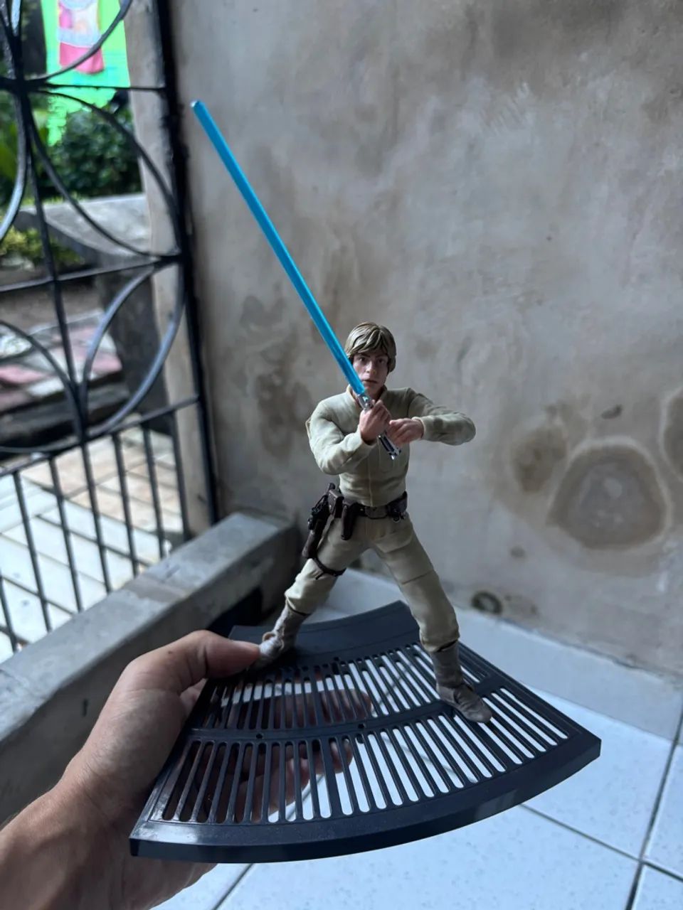 Star Wars Black Series Hyperreal Luke Skywalker Action Figure - Foto 2