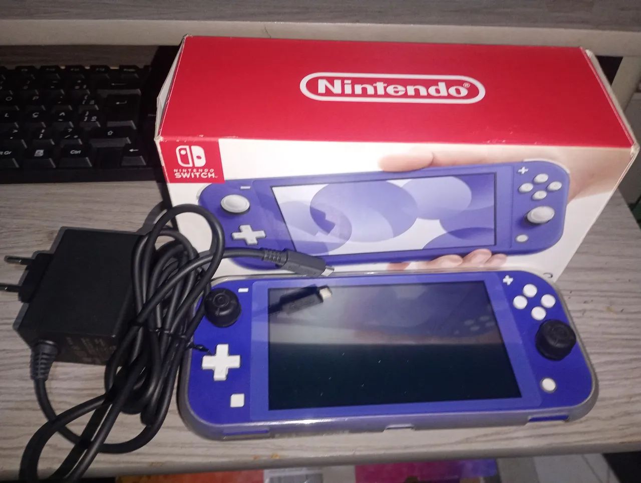 Nintendo Switch lite azul com película, capinha de silicone e grip