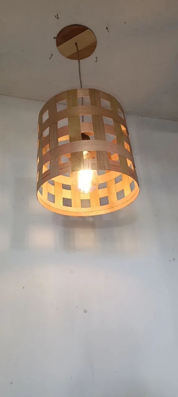 Luminária de Teto Artesanal em Madeira