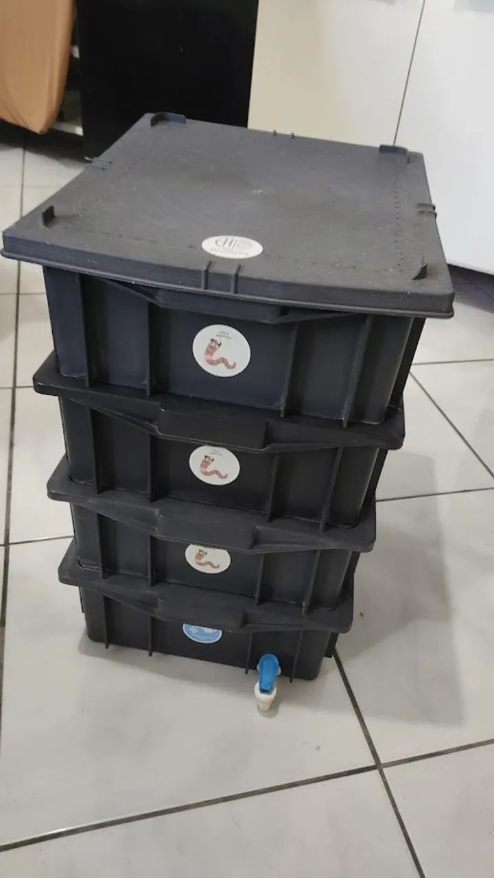 Composteira Para Adubo de Horta e Jardim Com 4 Andares