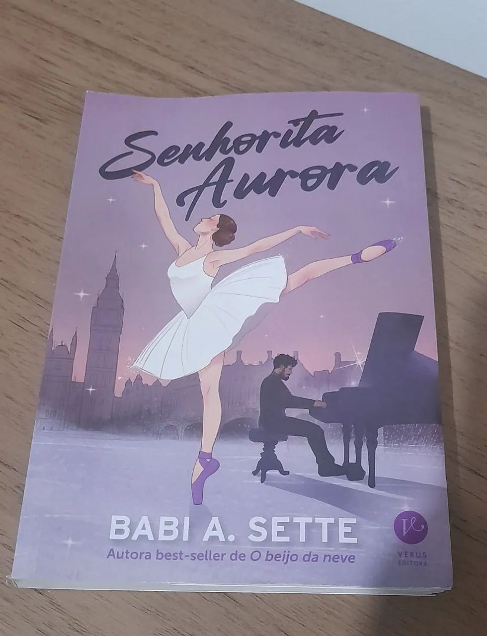 Livro - Senhorita Aurora de Babi A. Sette 